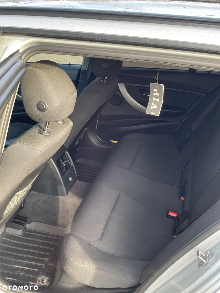 BMW Seria 3 318d - 12