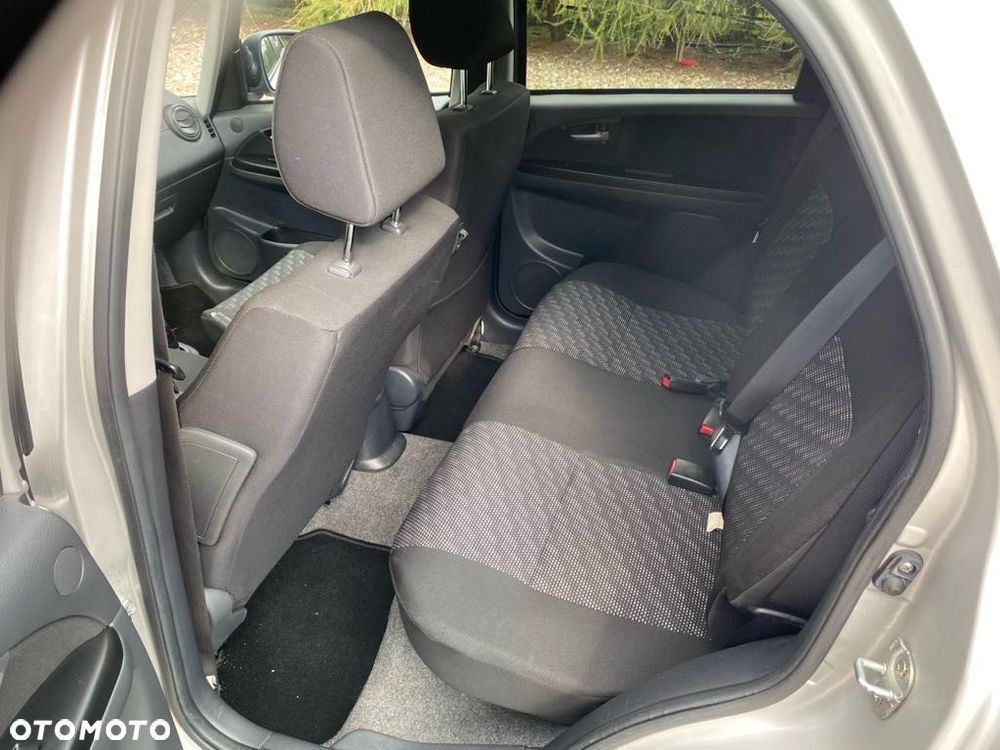 Suzuki SX4 1.6 GS / Premium - 9