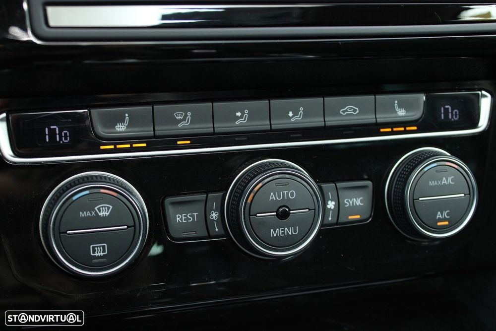 VW Passat Variant 1.6 TDI Highline DSG - 37