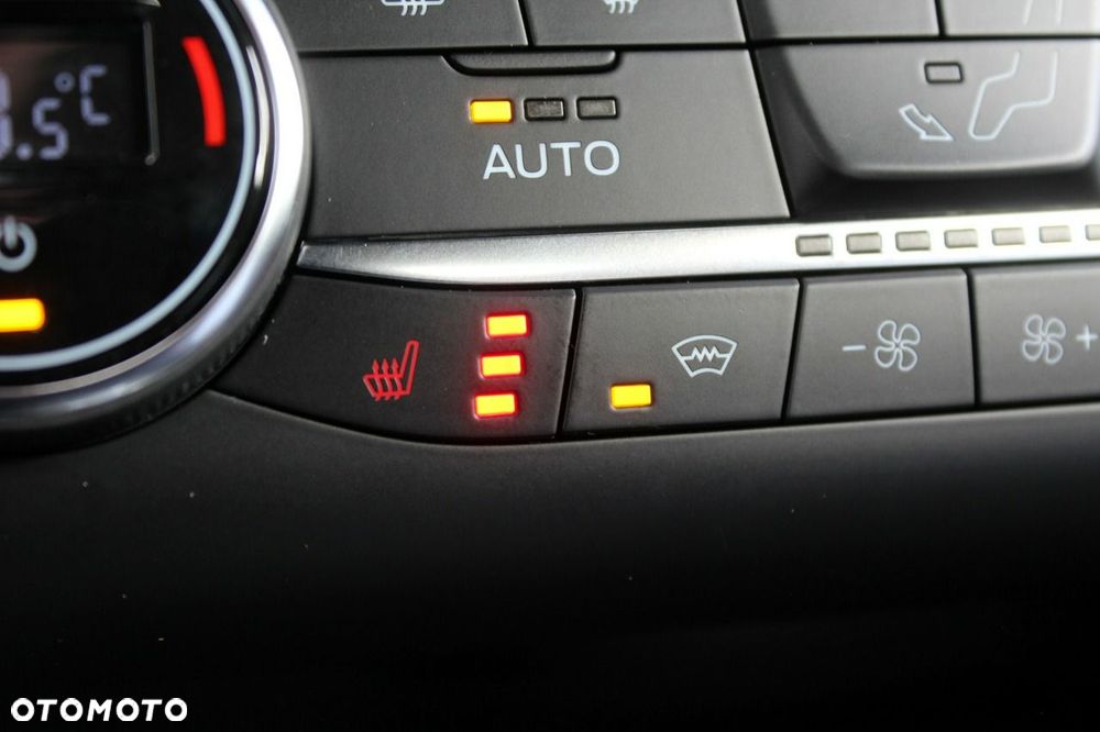 Ford Kuga 2.5 FHEV FWD ST-Line eCVT - 25