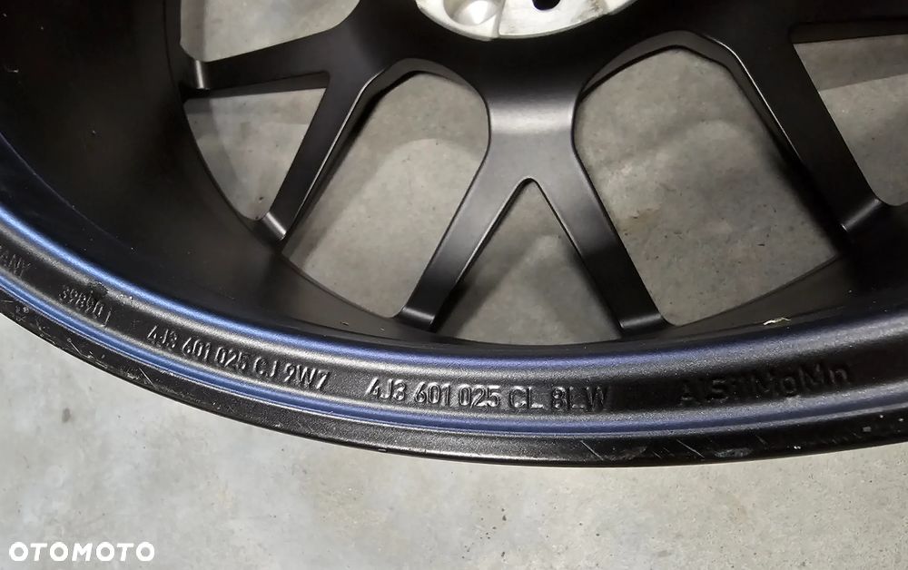 Felga AUDI E TRON GT 4J3601025CJ 9,5x21 ET60 - 4