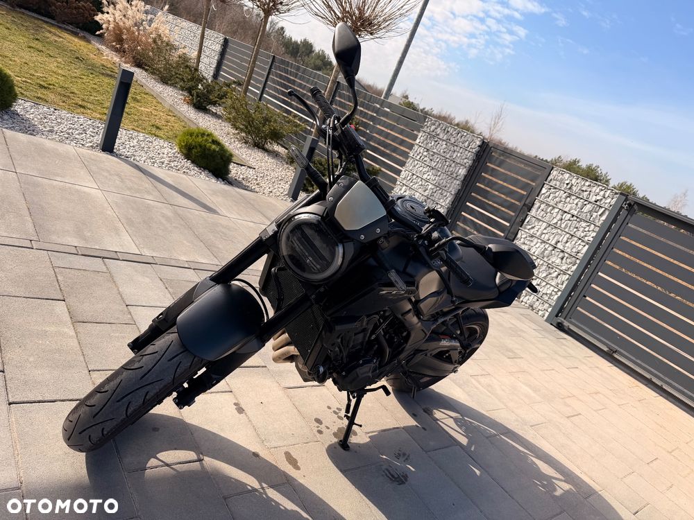 Honda CB - 1