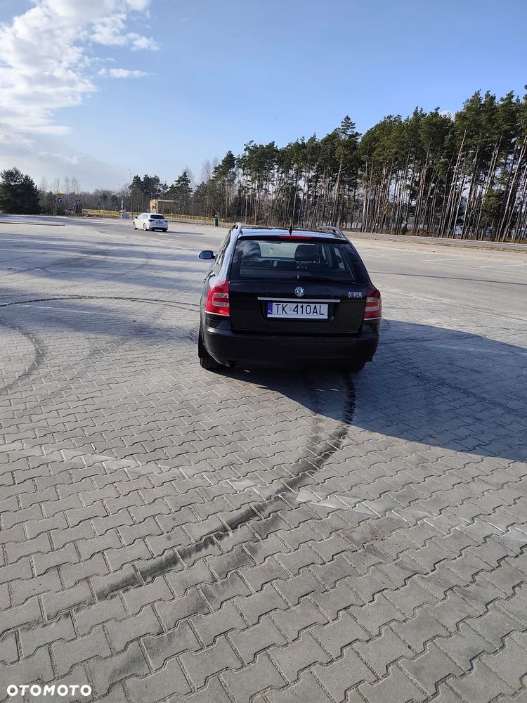 Skoda Octavia 1.6 FSI Ambiente - 4