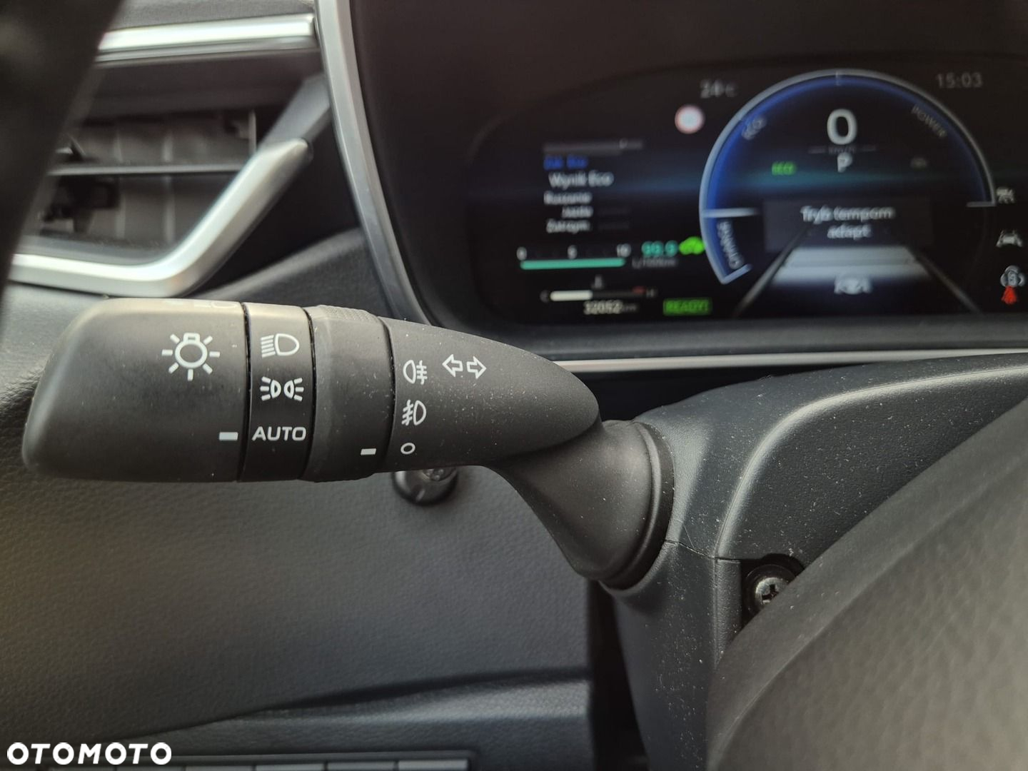 Toyota Corolla 1.8 Hybrid Style - 18