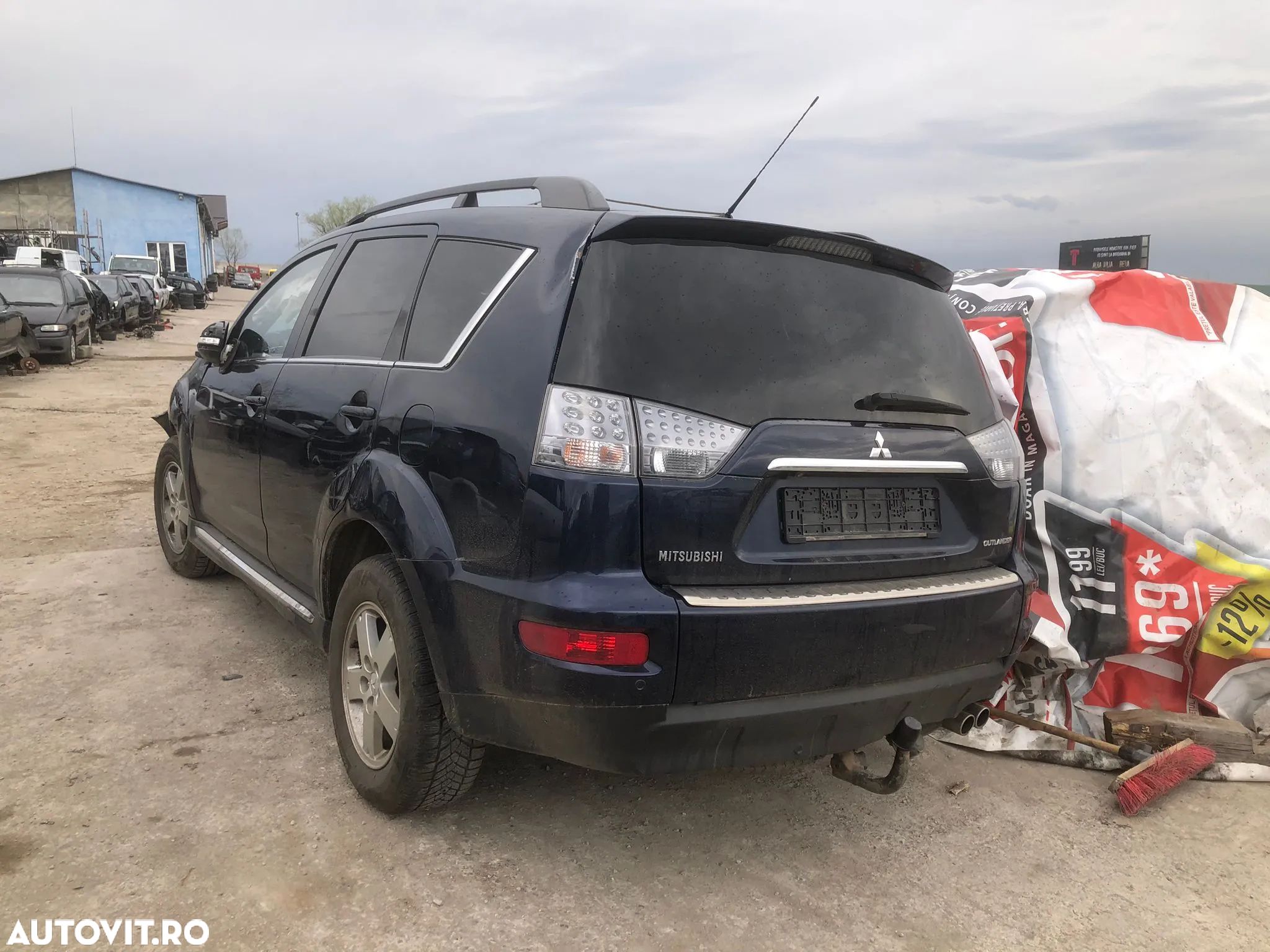 Dezmembrez piese Mitsubishi Outlander - 1