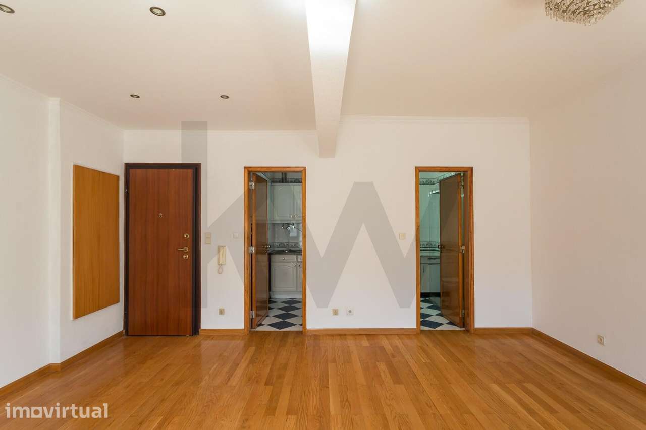 Acolhedor T1 para Arrendamento com 3 Varandas – 3.º Andar com Elevador - Grande imagem: 5/16