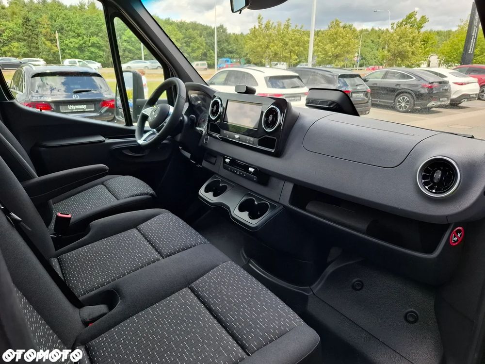 Mercedes-Benz Sprinter - 11
