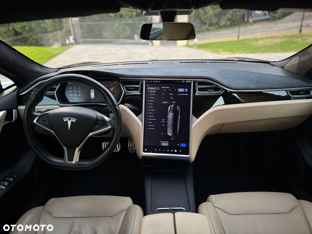 Tesla Model S - 31
