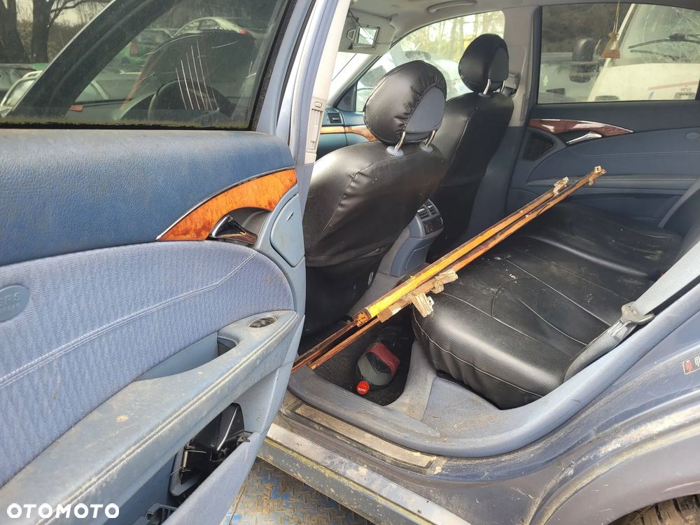 Części- Mercedes W211 Daimlerchrysler e 240 Rok 2003 Pojemność 2597  Moc 130 kw Benzyna - 10