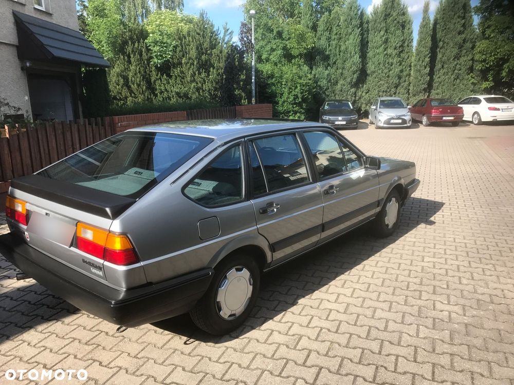 Volkswagen Passat - 2