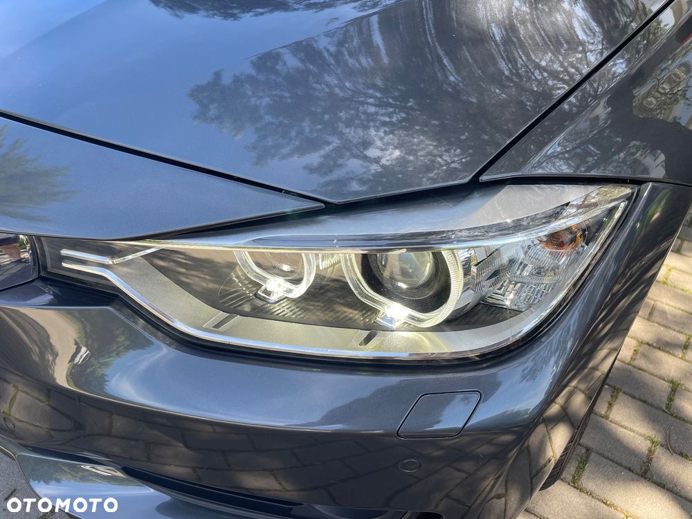 BMW Seria 3 320i - 33