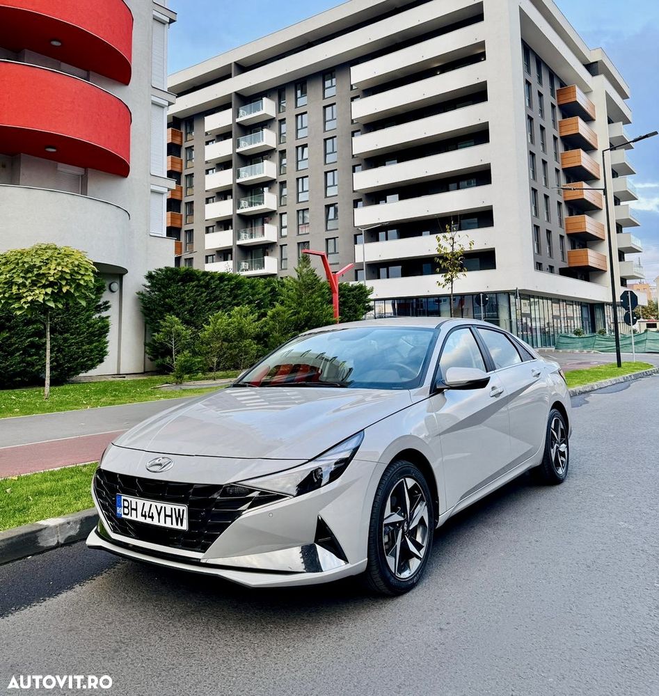 Hyundai Elantra - 1