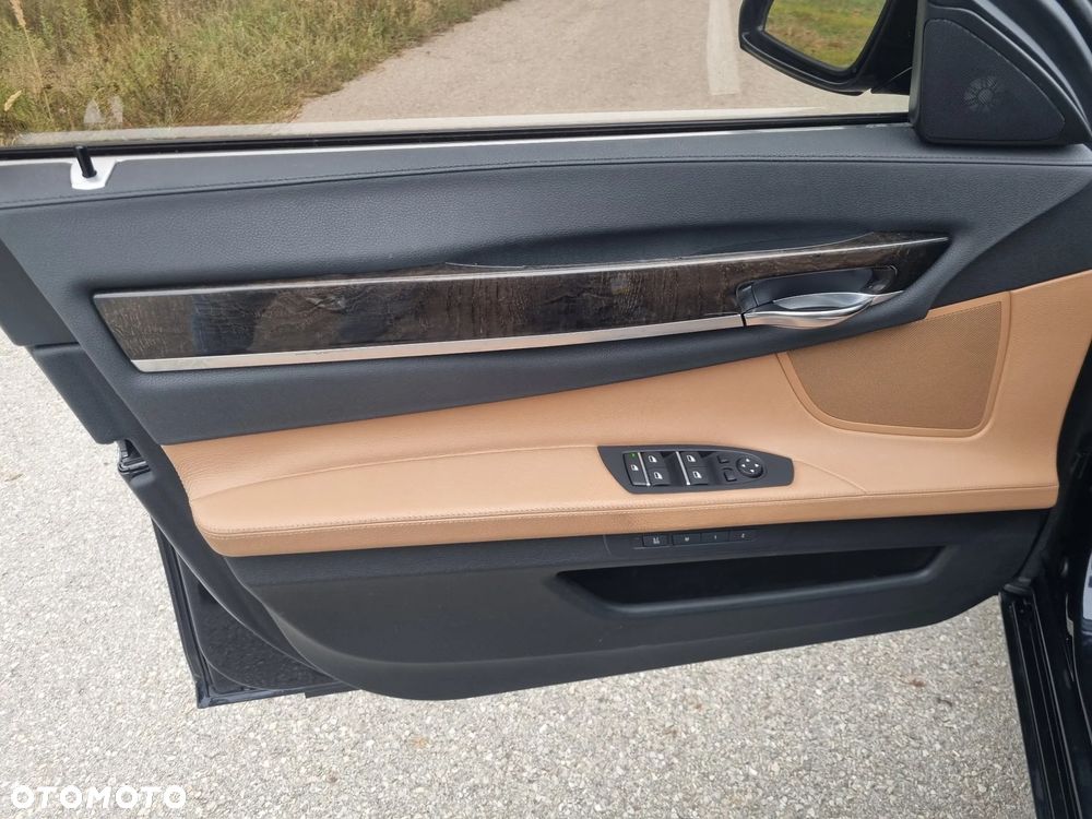 BMW Seria 7 740Li - 19