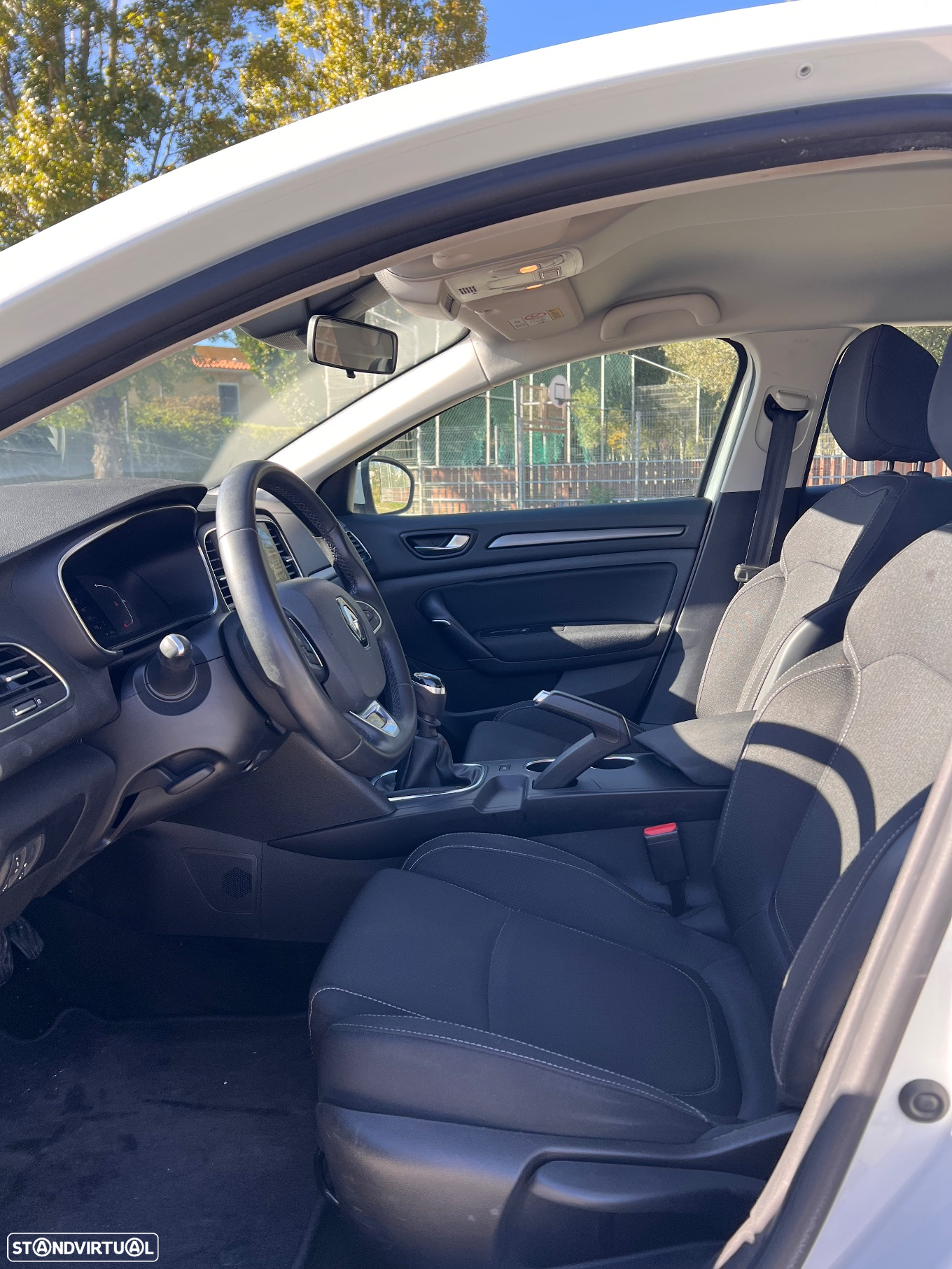 Renault Mégane 1.5 Blue dCi Limited - 9