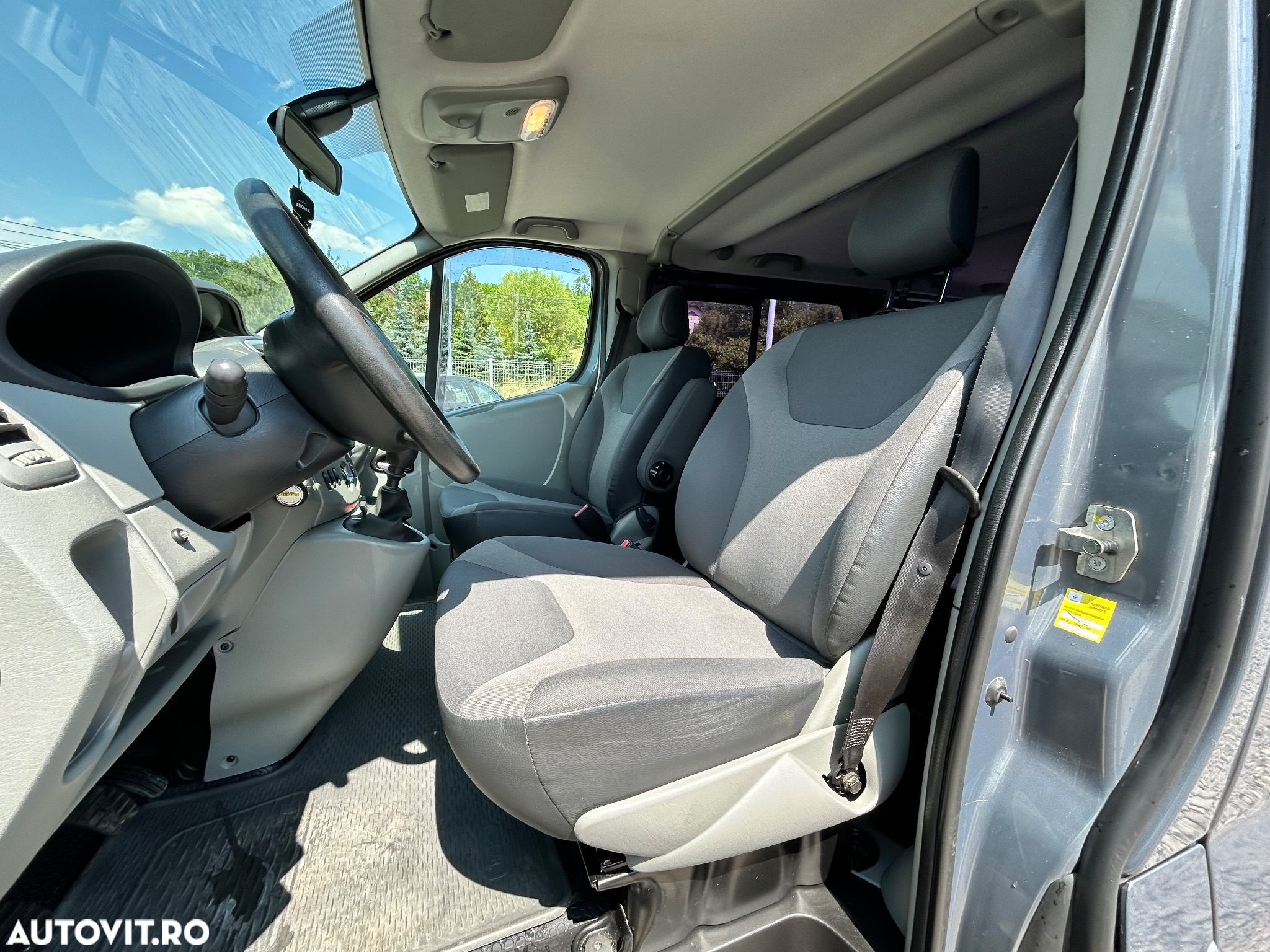 Renault Trafic 2.0 dCi 115 FAP Passenger Black Edition - 12