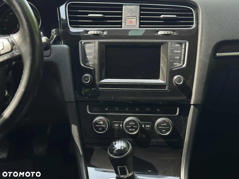 Volkswagen Golf - 10