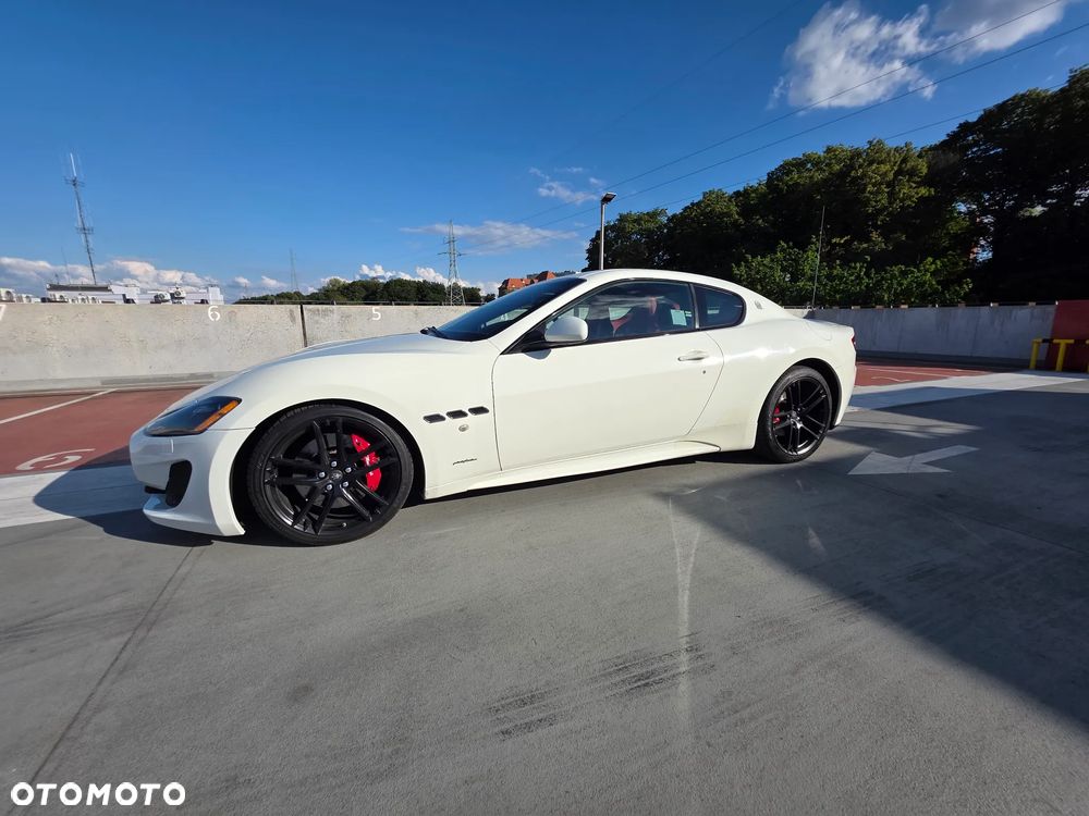 Maserati GranTurismo S Automat - 24