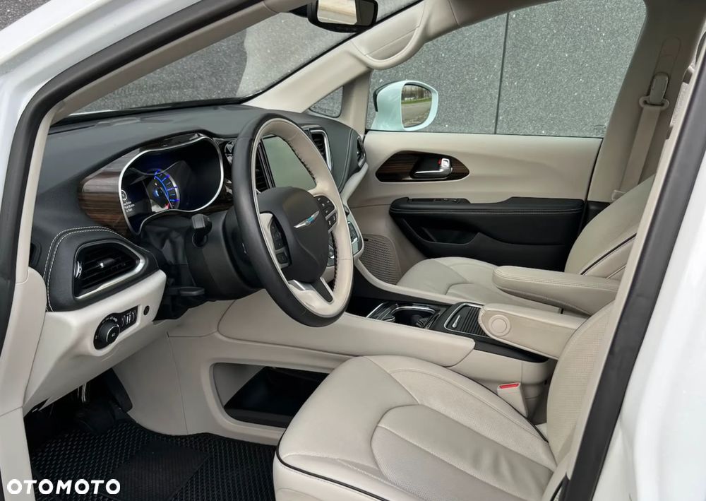Chrysler Pacifica - 12