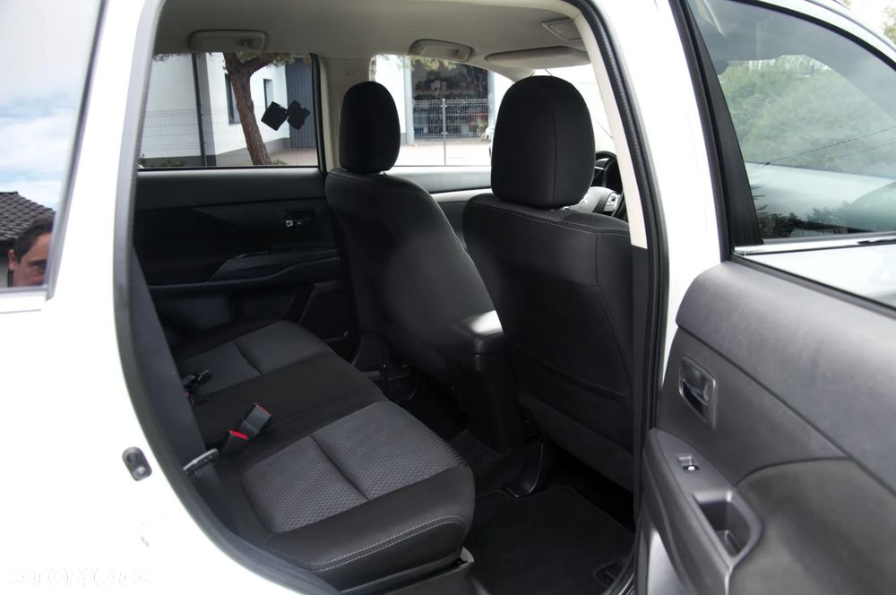 Mitsubishi Outlander 2.0 2WD Diamant - 23