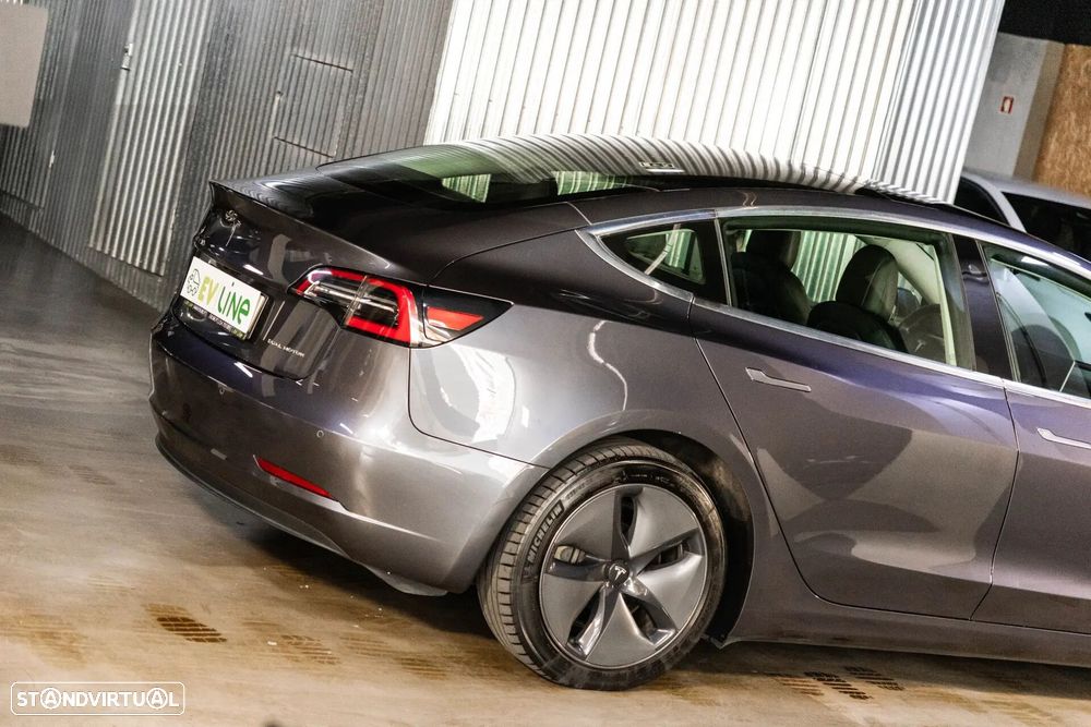 Tesla Model 3 - 12