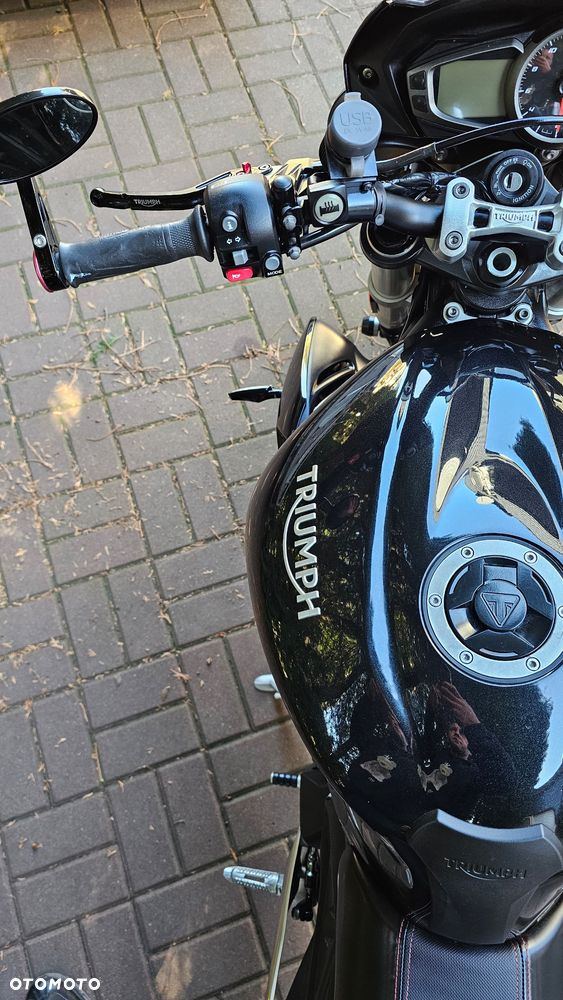 Triumph Street Triple - 16