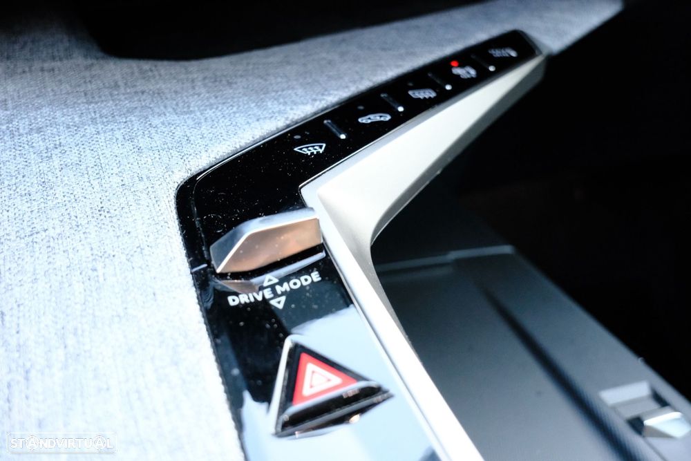 Peugeot 3008 1.2 Hybrid Allure e-DCS6 - 32