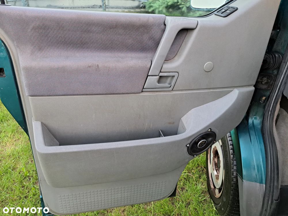Volkswagen Multivan - 23