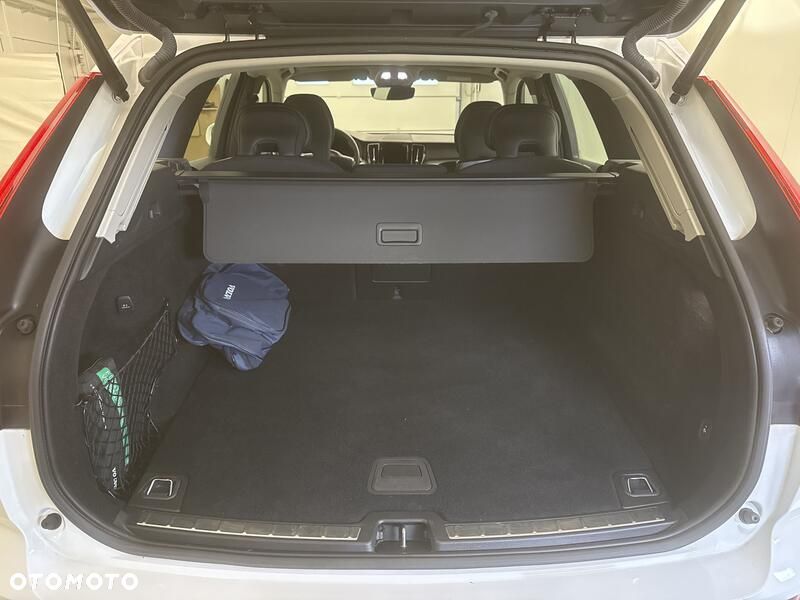 Volvo XC 60 B4 B Momentum Pro - 21