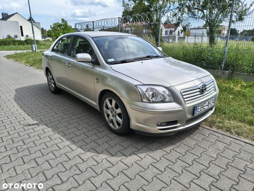 Toyota Avensis 2.0 D-4D Sol - 2