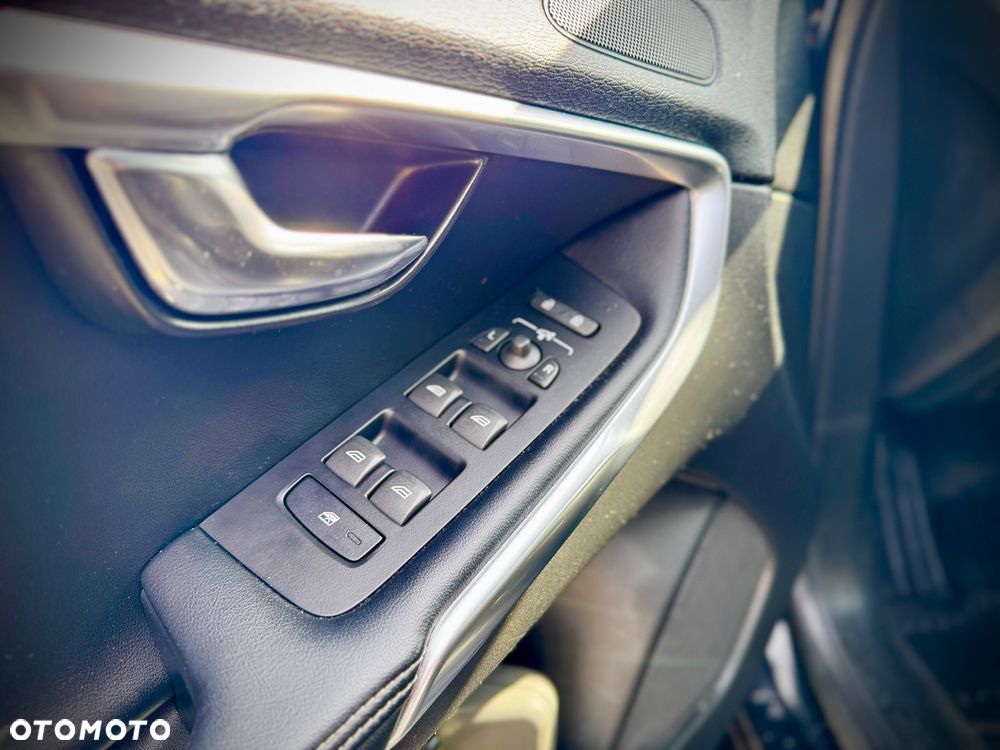 Volvo V40 D4 Drive-E R-Design Momentum - 21