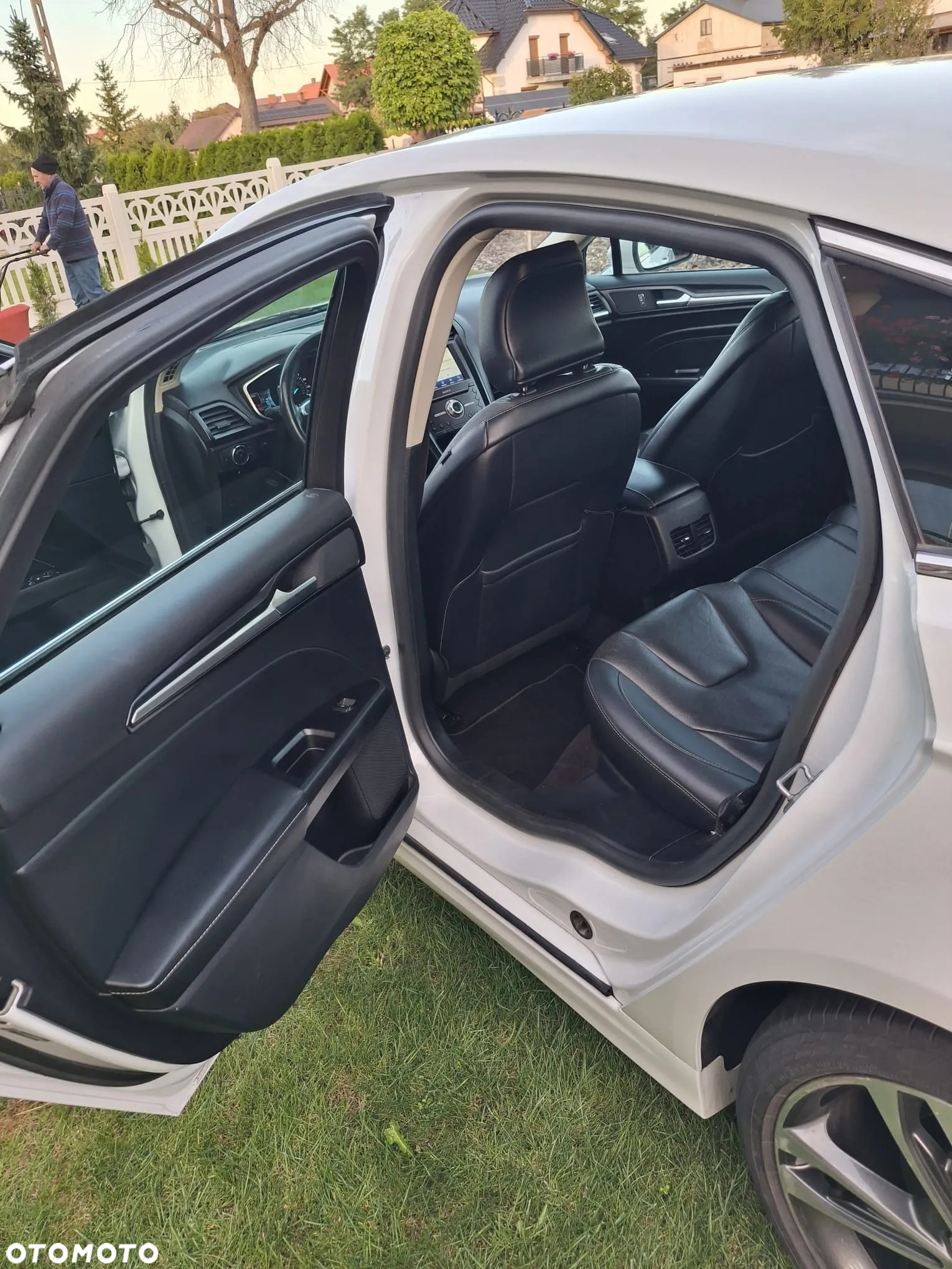 Ford Fusion - 12