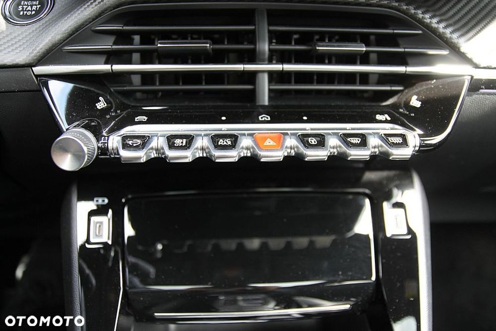 Peugeot 208 - 32