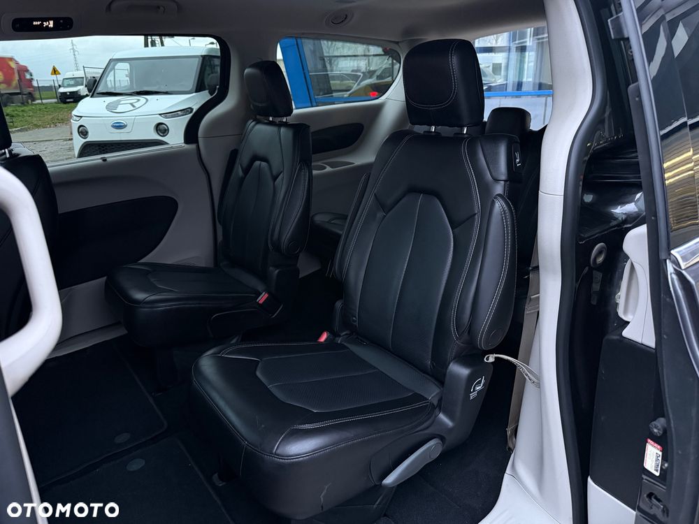 Chrysler Pacifica - 19