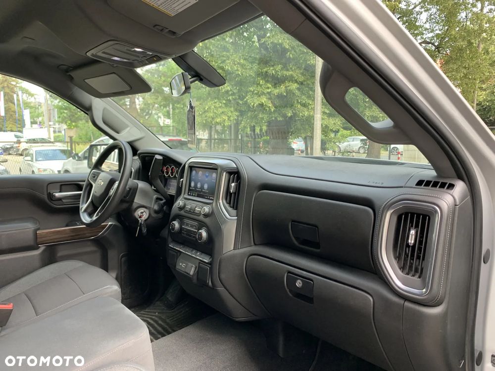 Chevrolet Silverado - 33