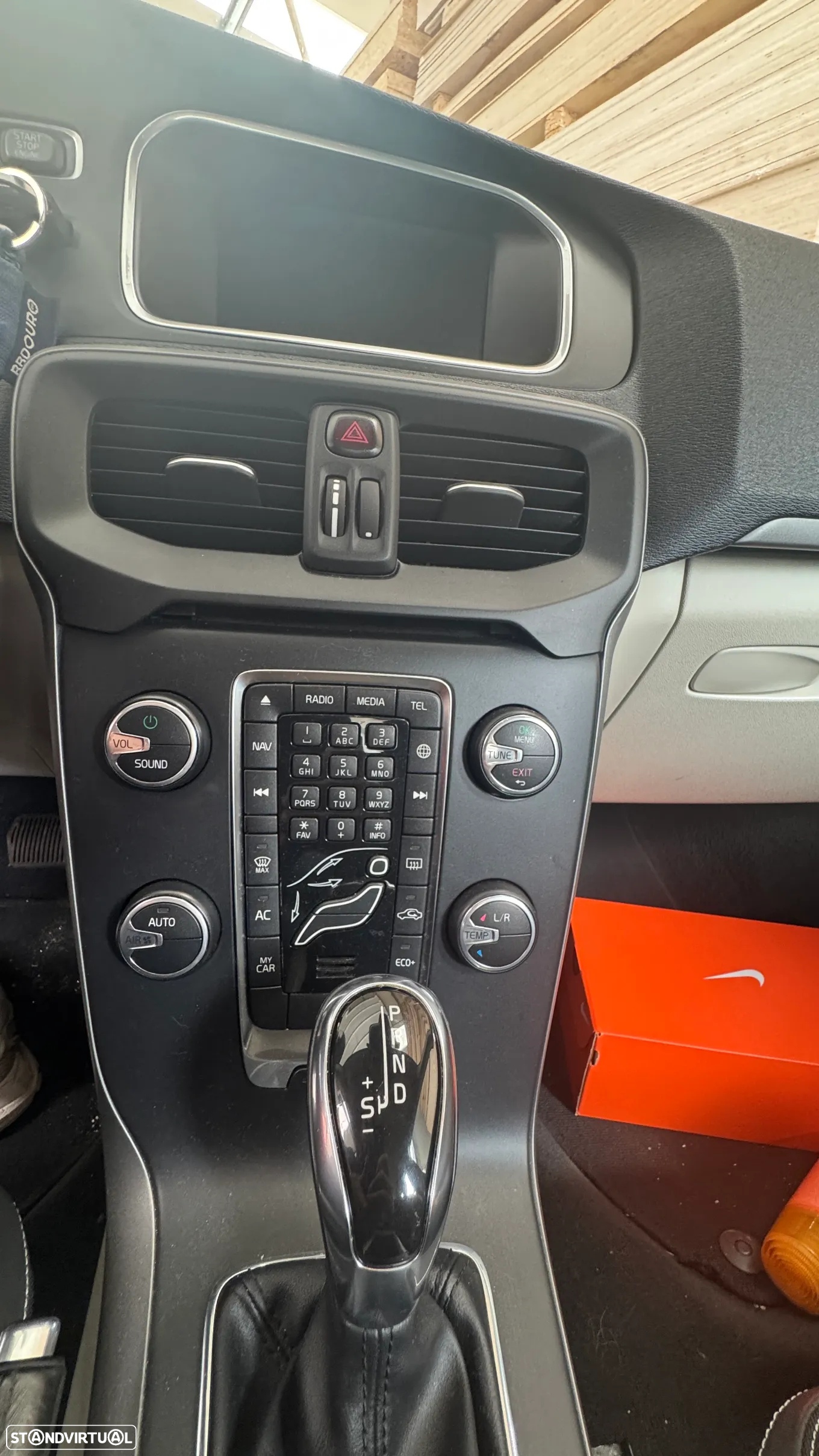Volvo V40 2.0 D2 Momentum Geartronic - 7