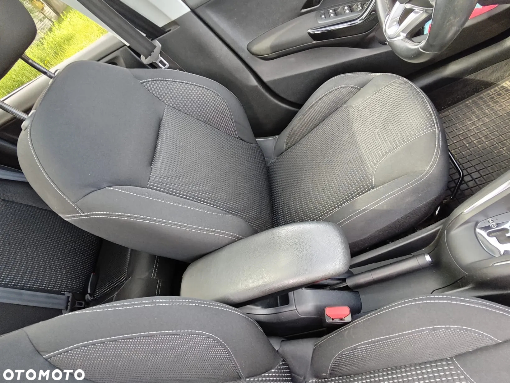 Peugeot 208 - 11
