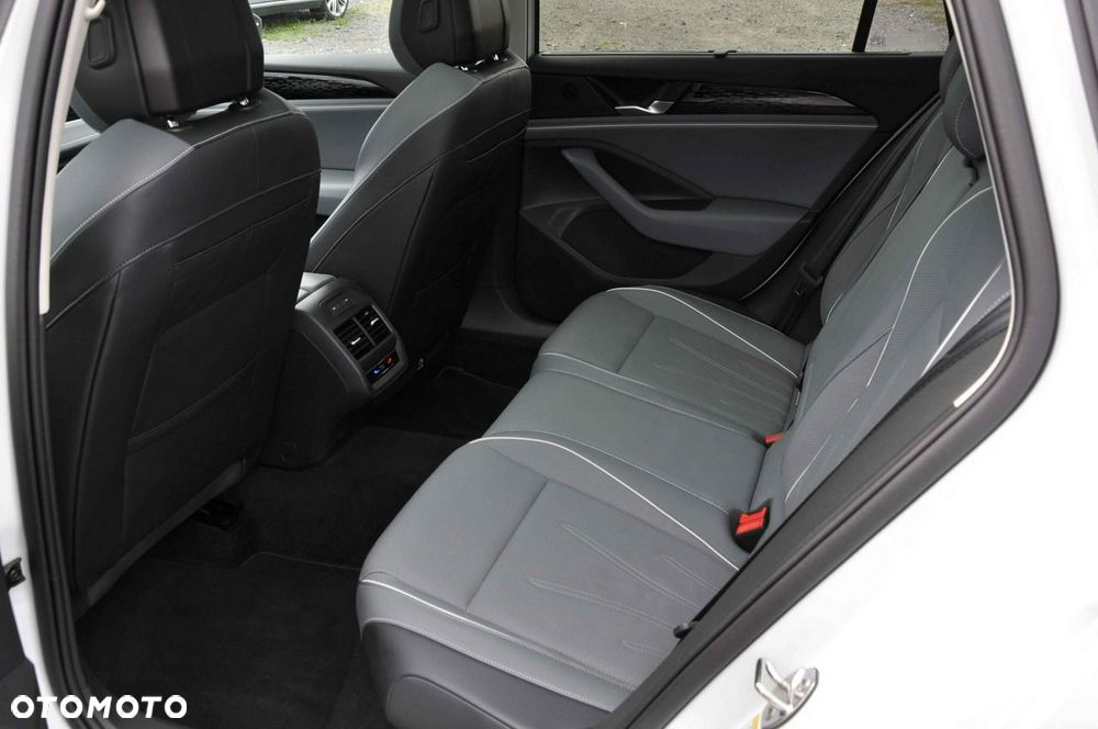 Volkswagen Passat Variant 2.0 TDI SCR DSG Elegance - 33