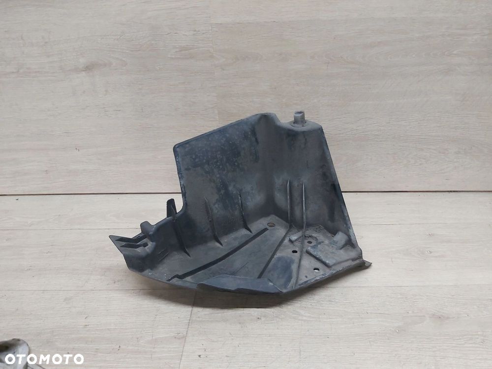 Toyota Prius IV 1,8 xw50 osłona płyta podłogi tył podwozia 58398-47050 - 1