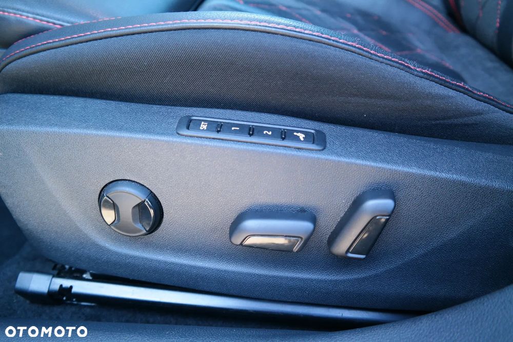 Skoda Octavia Combi 2.0 TDI DSG 4x4 RS - 11