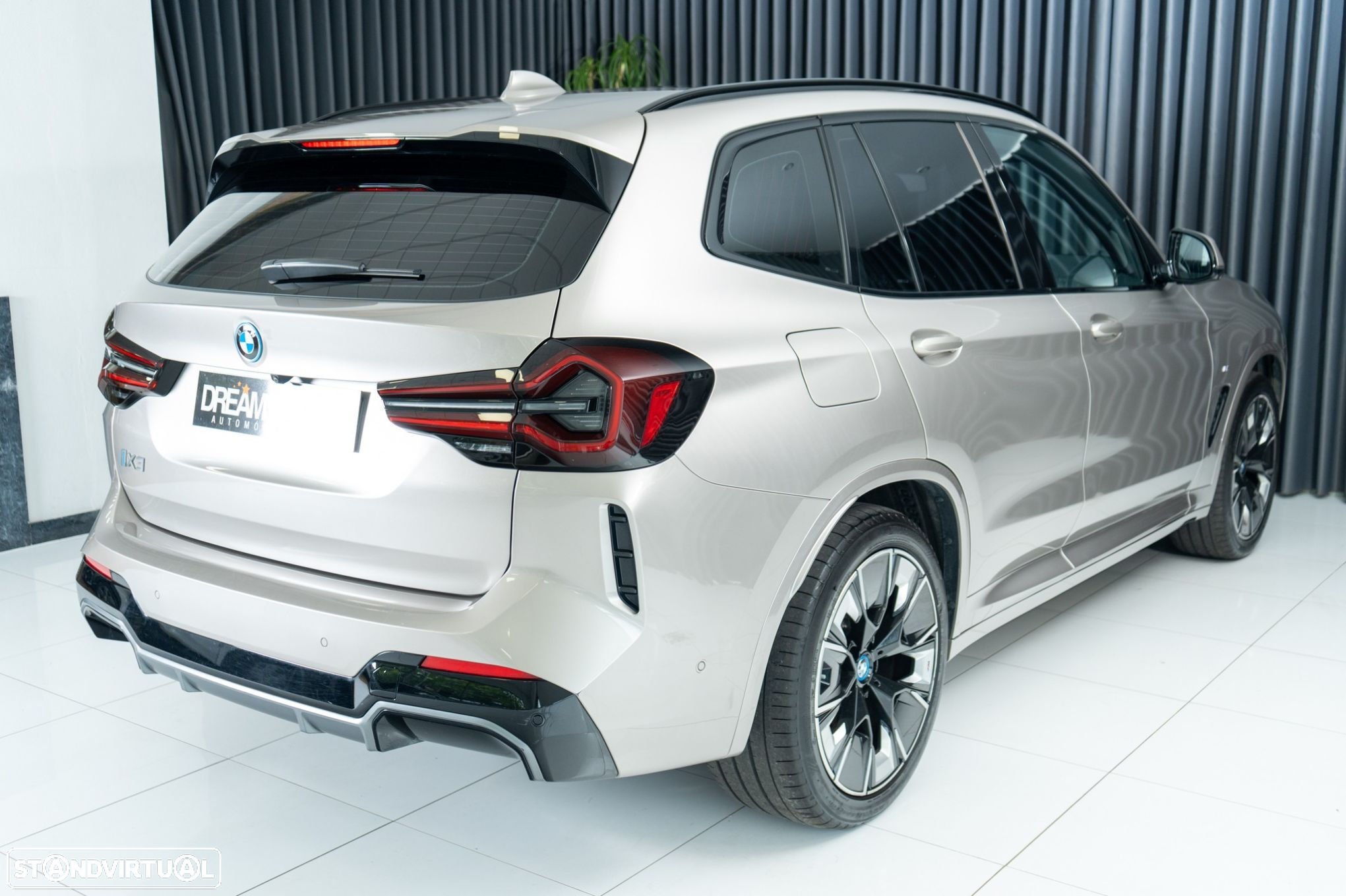 BMW iX3 M Sport Impressive - 12