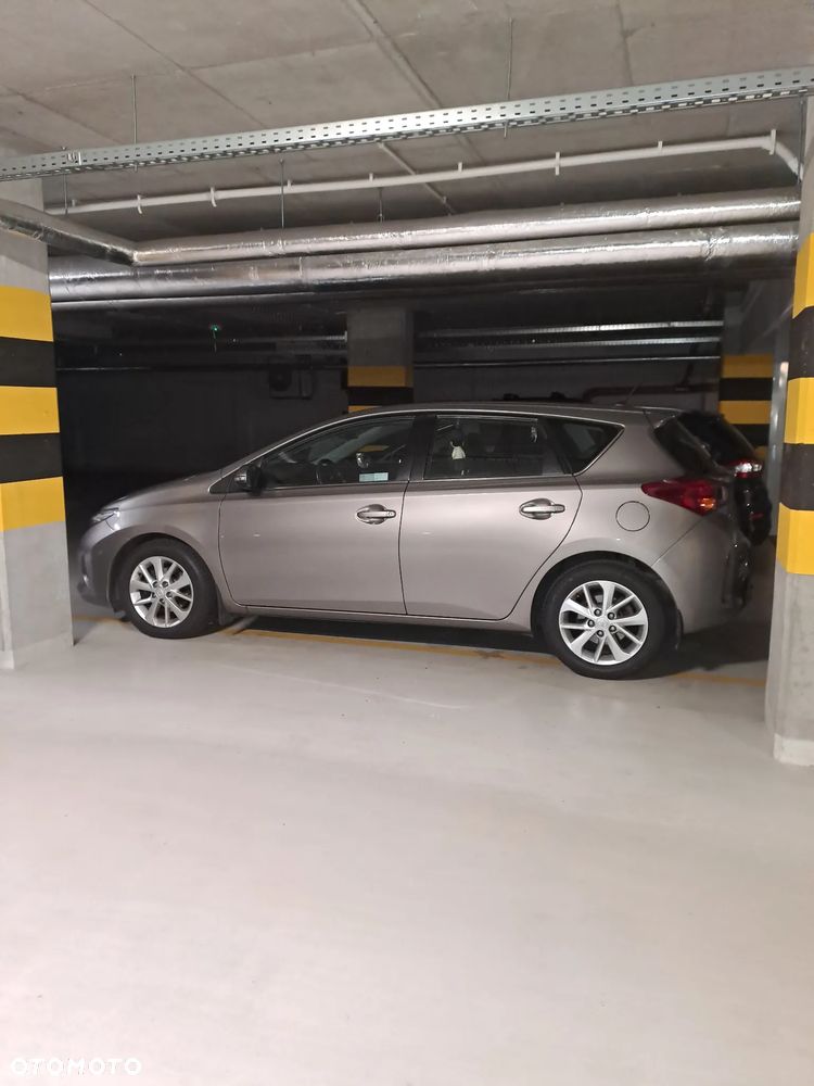 Toyota Auris 1.6 Premium MS - 37