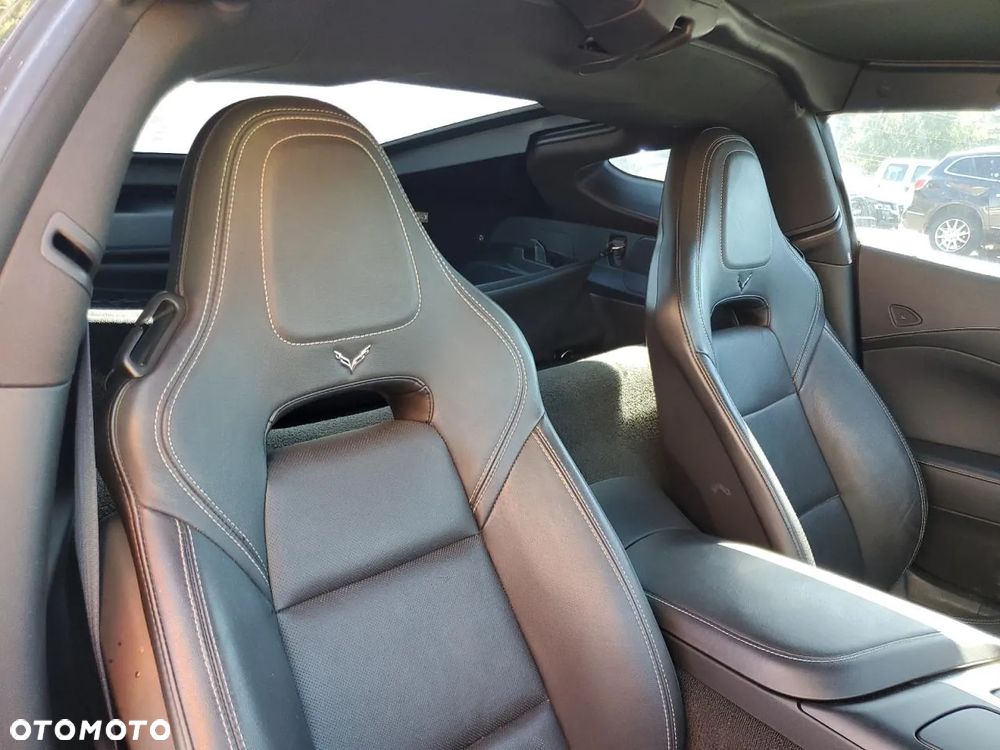 Chevrolet Corvette - 9