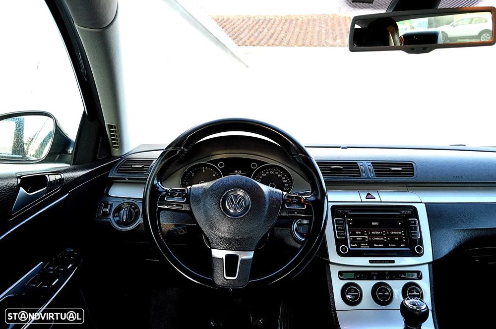 VW Passat 2.0 TDI Trendline BlueMotion - 20