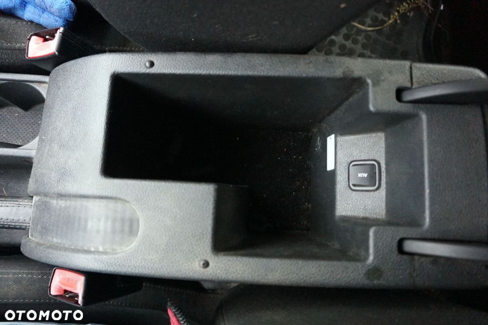 TUNEL ŚRODKOWY PODŁOKIETNIK SUPERB  SKODA - 2