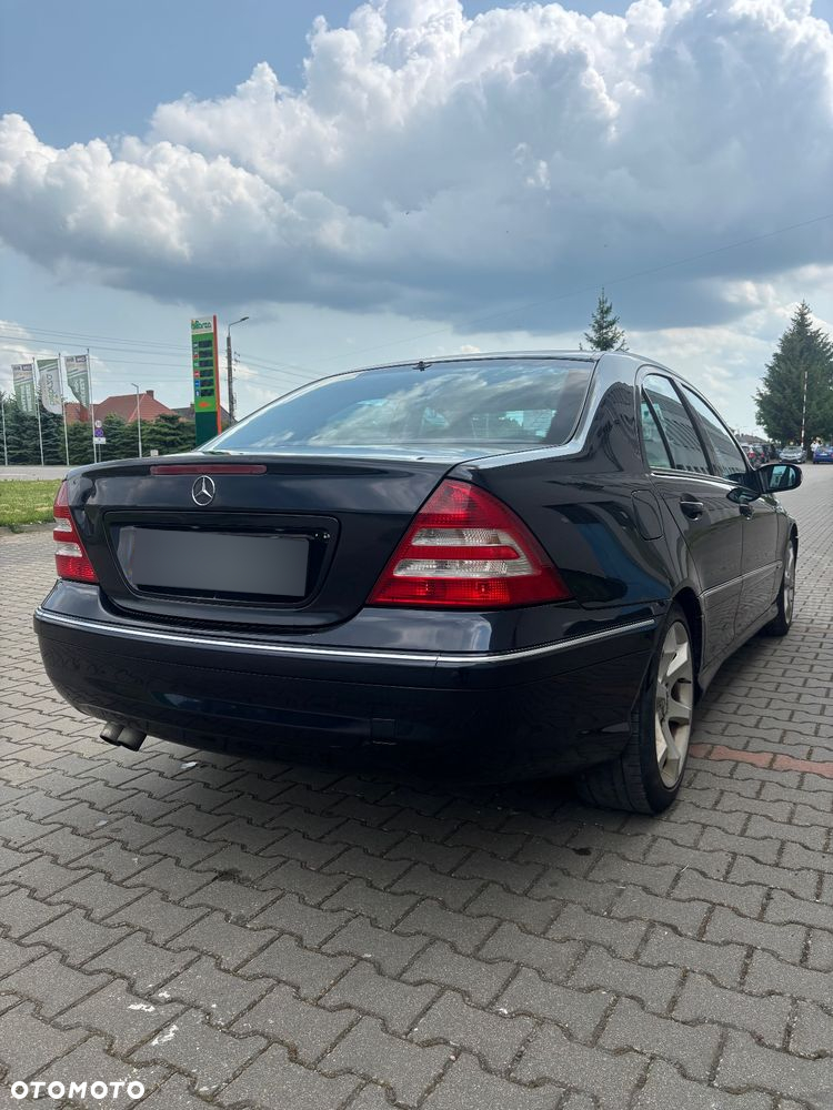 Mercedes-Benz Klasa C 320 T CDI 7G-TRONIC Avantgarde Sport Edition - 6