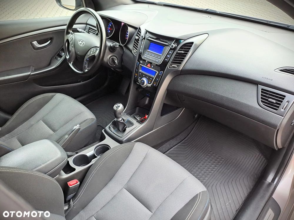 Hyundai i30 blue 1.6 GDI YES Gold - 9