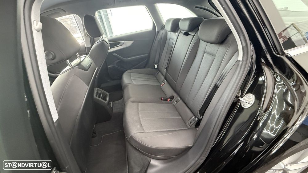 Audi A4 Avant 30 TDI Advanced S tronic — fotografia 16