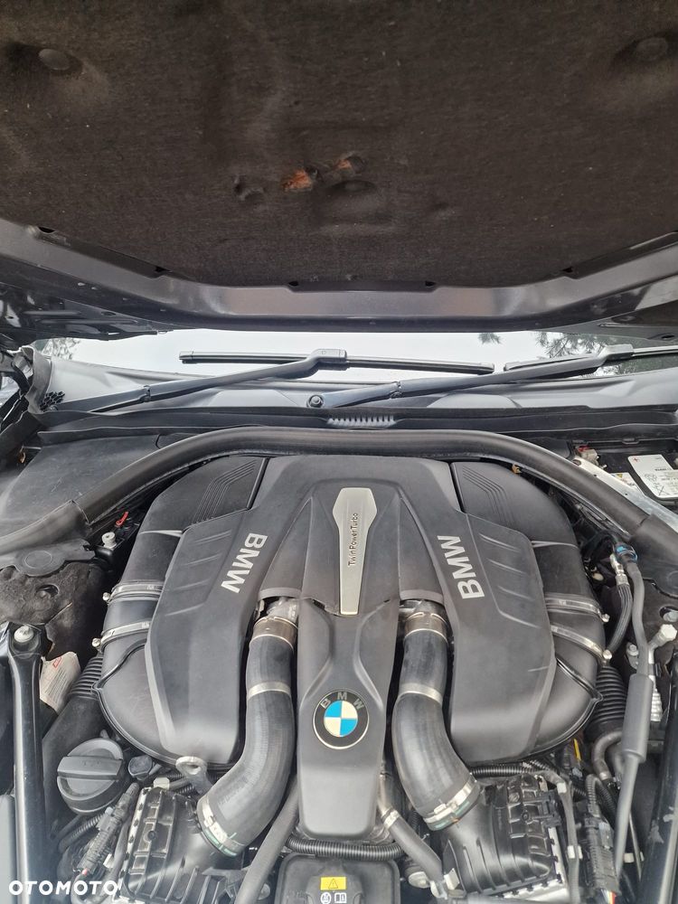 BMW Seria 7 750i - 15