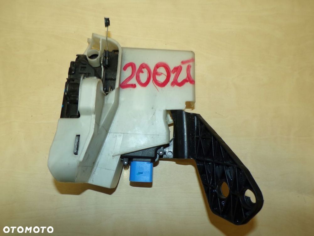 VW T5 TARNSPORTER ZAMEK DRZWI PRZEDNICH PRAWYCH oryginalny - 1