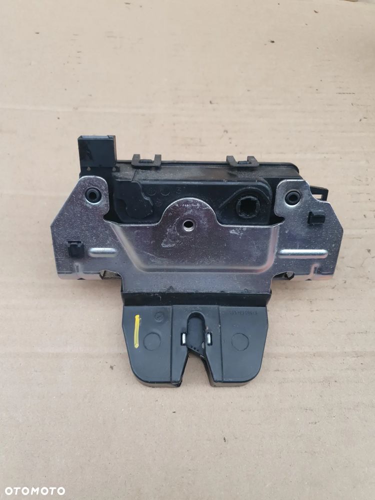 } ZAMEK KLAPY TYŁ OPEL ASTRA H ZAFIRA B Nr 495058724 - 1